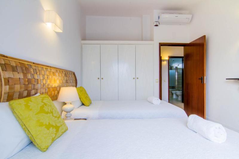Villa 2, Great Spot Oura Beach, *