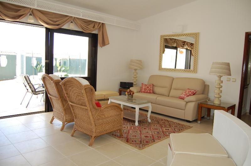 Villa 2, Great Spot Oura Beach,