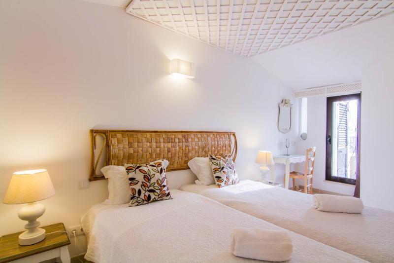 Villa 2, Great Spot Oura Beach, *