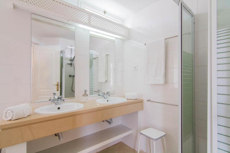 Villa 2, Great Spot Oura Beach, *