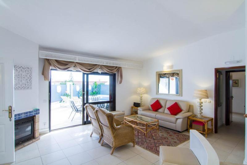 Villa 2, Great Spot Oura Beach, Albufeira
